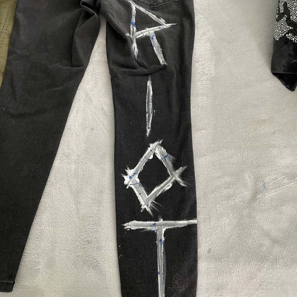 Hand painted jeans - Picture 3 of 4